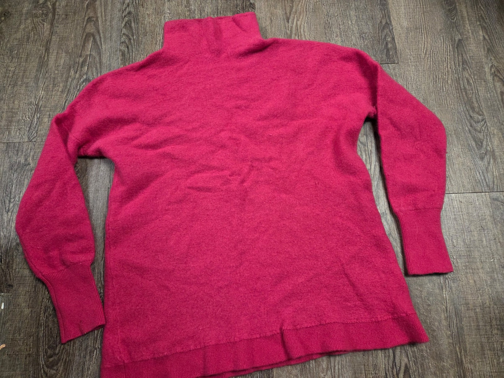 Free People Ottoman Slouchy Tunic Size M 100% cashmere Bright Pink Sweater